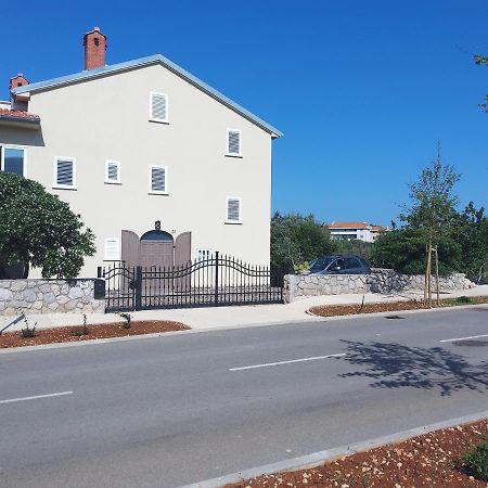 Apartments Rea Cres Exterior photo