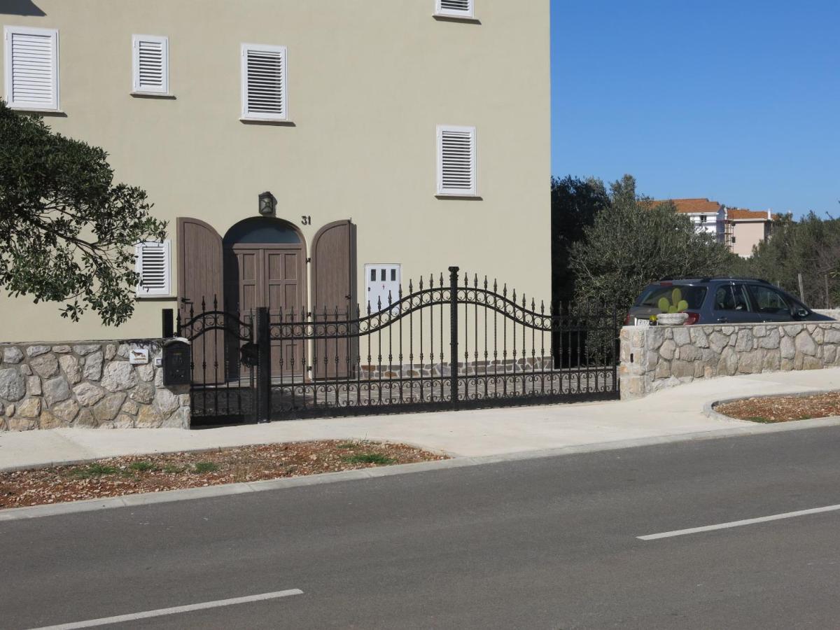 Apartments Rea Cres Exterior photo