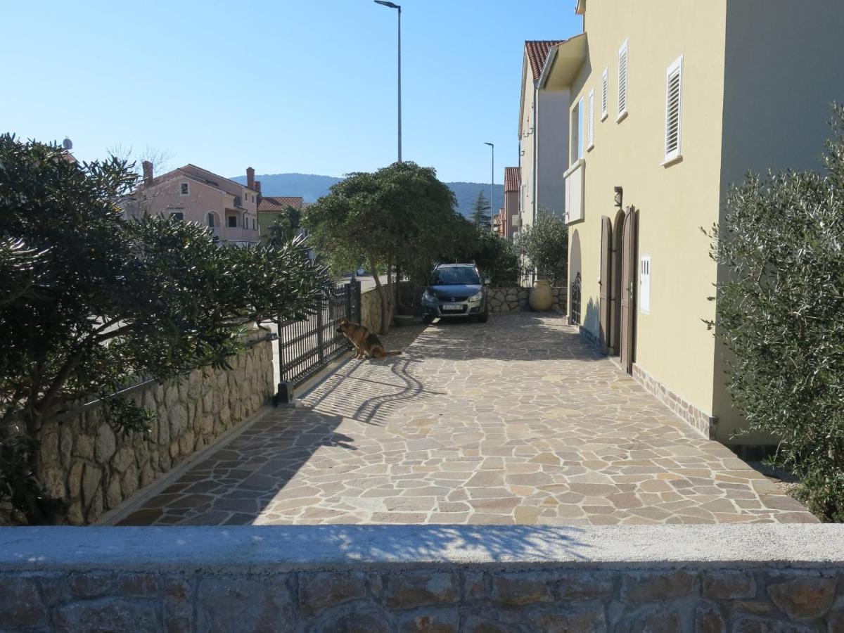 Apartments Rea Cres Exterior photo